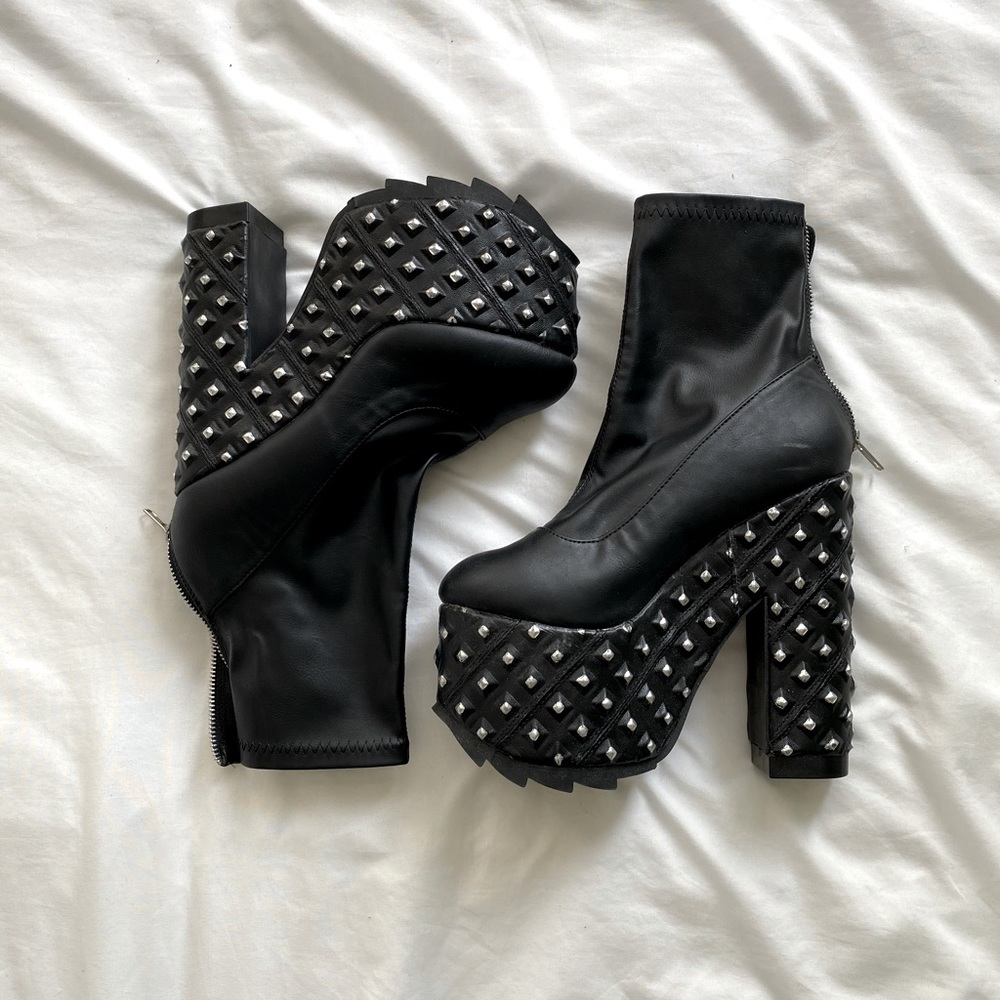 Black Demonia 6”